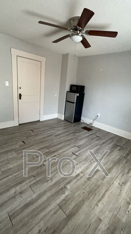 Building Photo - 110 W Lindburg St