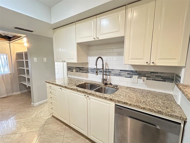 Primary Photo - 4535G N O'Connor Rd