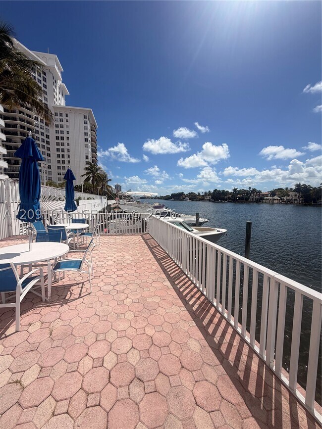 Building Photo - 5700 Collins Ave