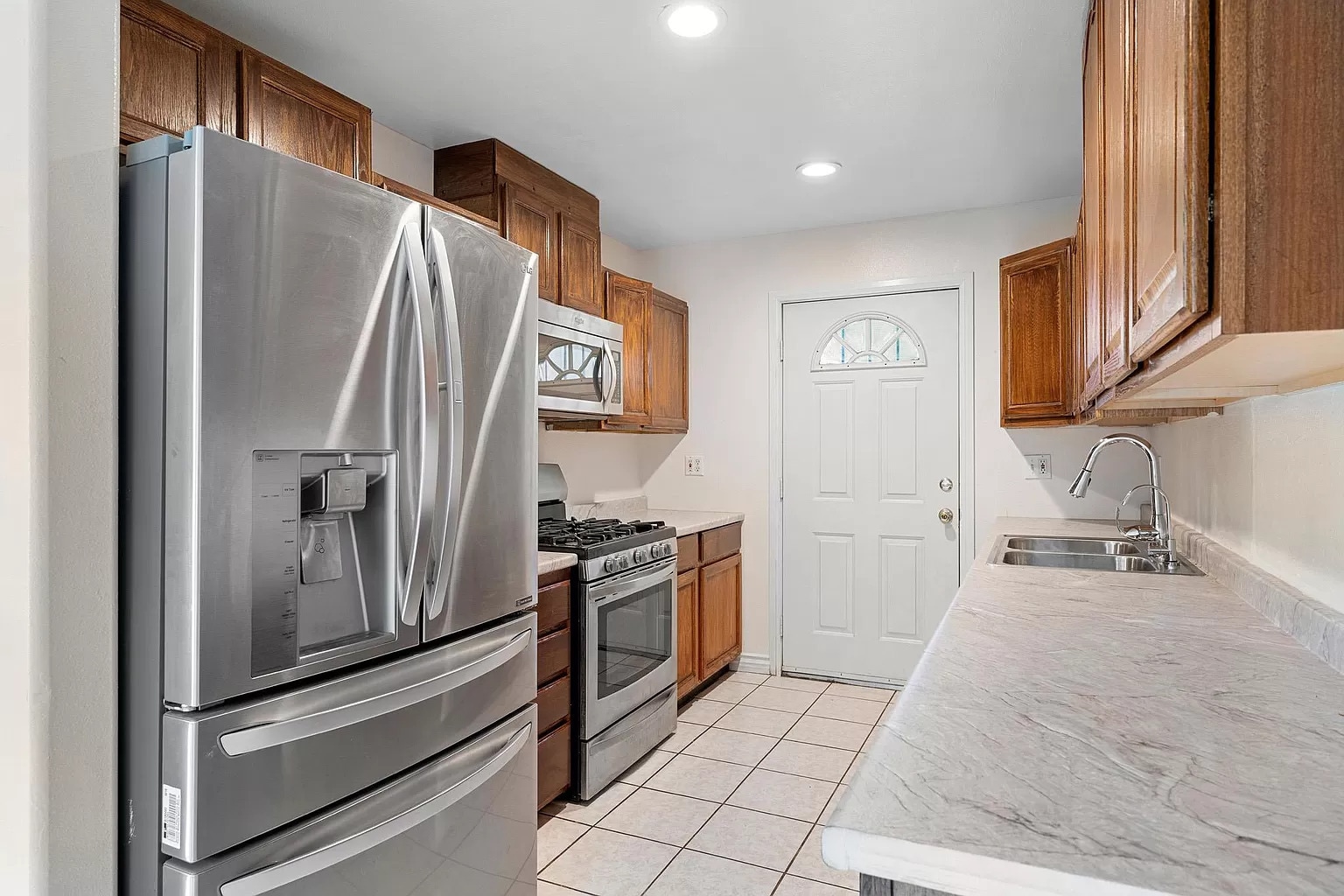 Building Photo - 14012 Sayre St