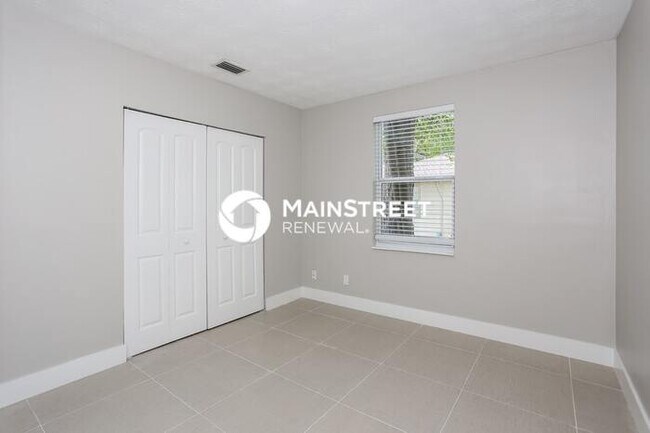 Building Photo - 3 Bedroom Pet-Friendly Home in JACKSONVILLE, FL with Main Street Renewal