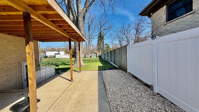 Building Photo - 1895 Birch St