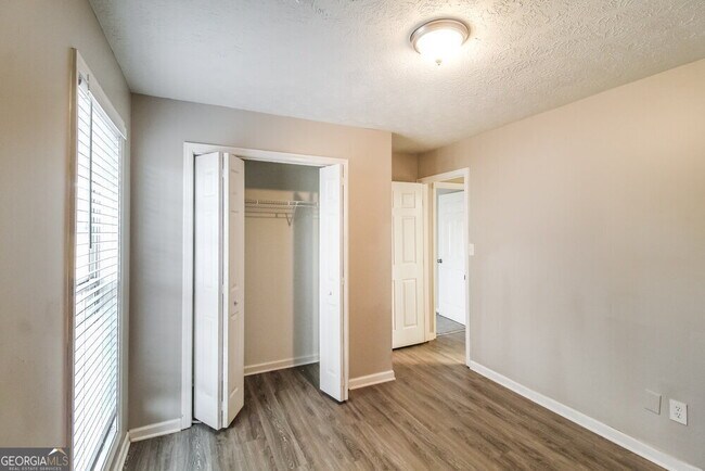 Building Photo - 1376 Trafalgar Way