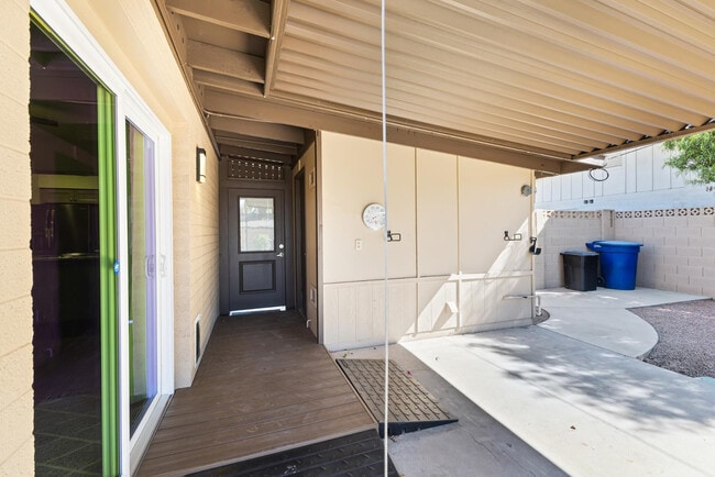 Building Photo - 1135 E Palmcroft Dr