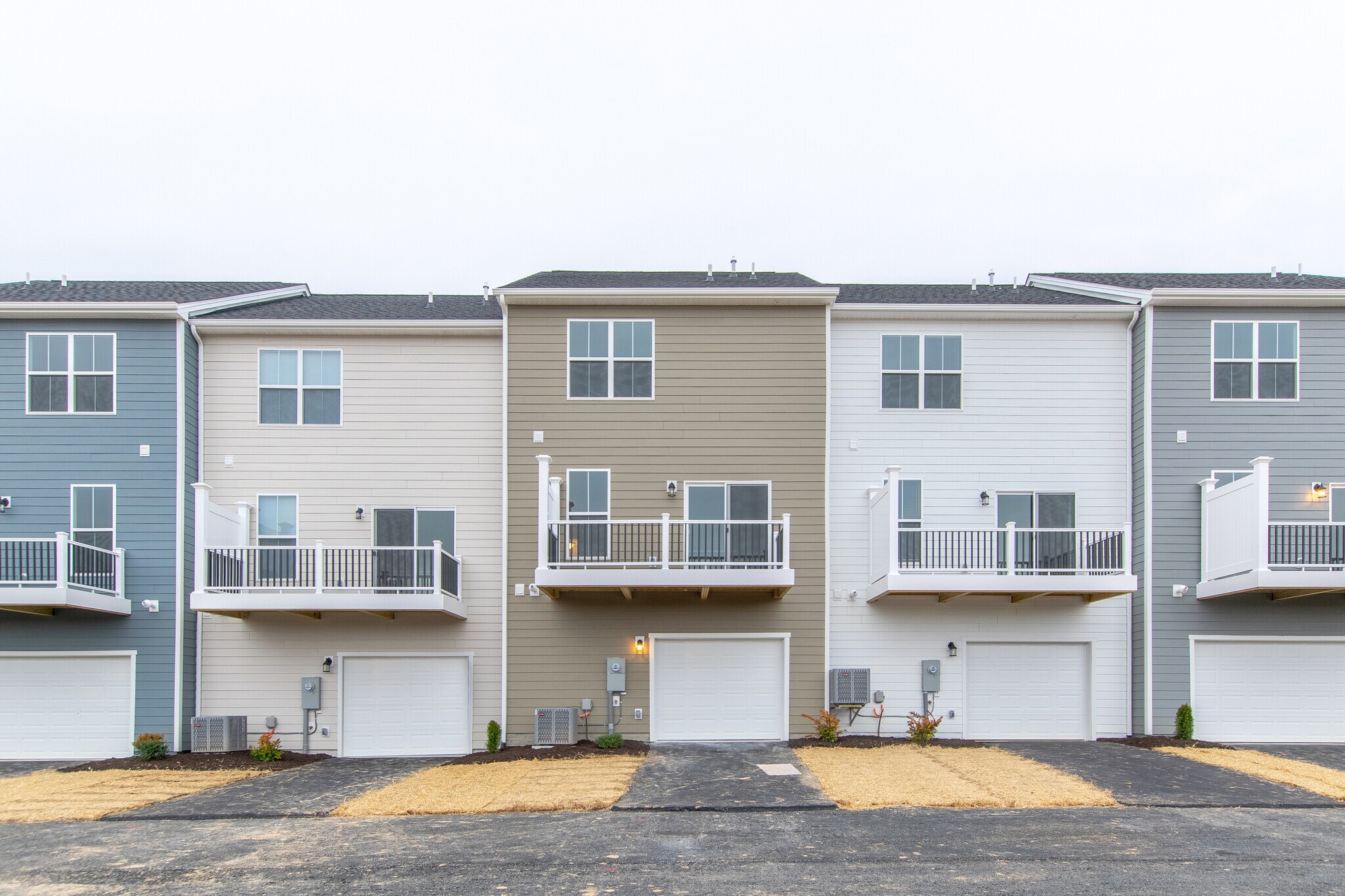 Building Photo - 221 Addison Ct