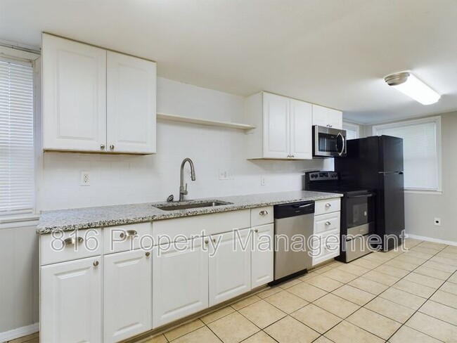 Building Photo - 3032 Elmwood Ave