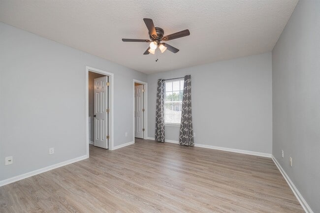 Building Photo - 345 Scrub Jay Dr