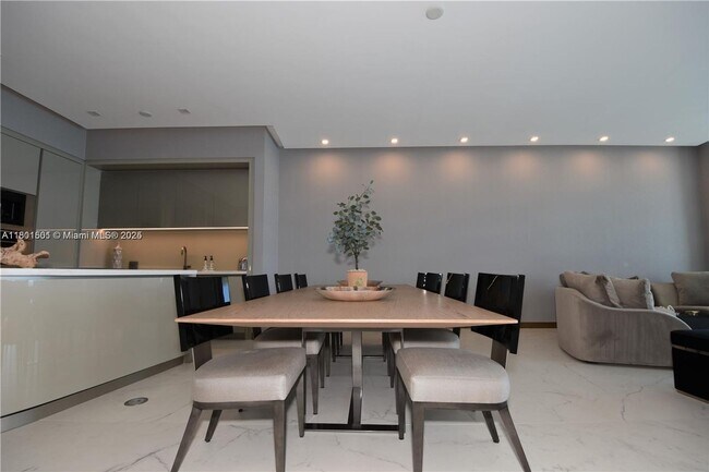 Primary Photo - 18975 Collins Ave