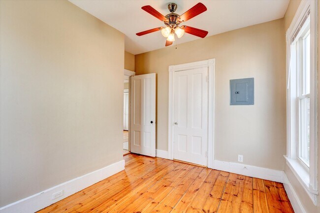 Building Photo - 475 Rimmon St