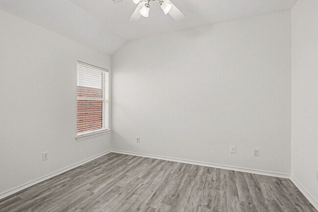 Building Photo - 18314 Manorcliff Ln