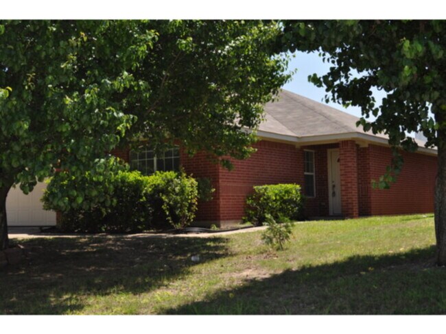 Primary Photo - Nice Single Family in West Fort Worth
