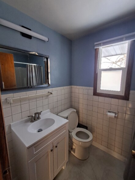 Building Photo - 2025 Texas Ave