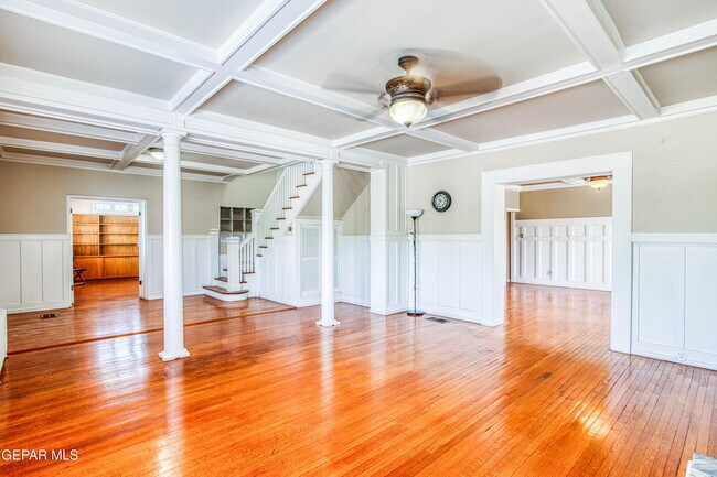 Building Photo - 1701 Elm St