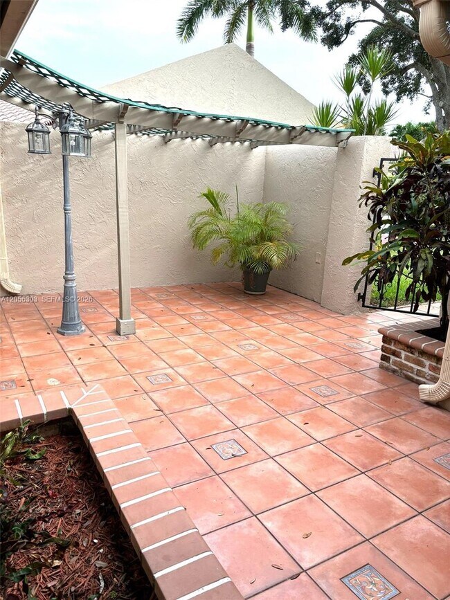 Building Photo - 613 Patio Village Way