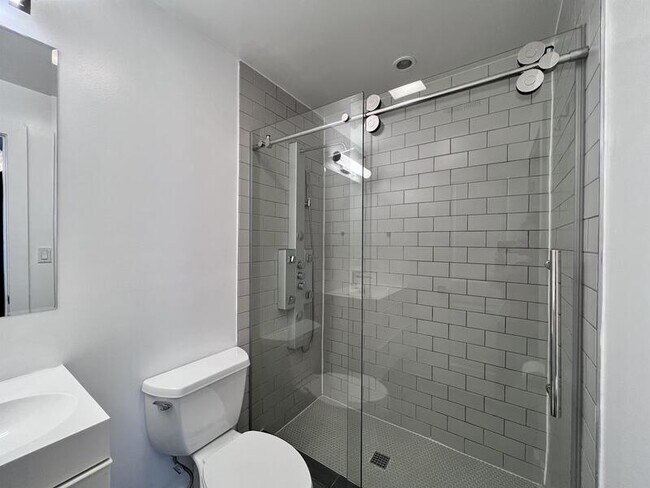 Building Photo - 340 Adams St NE