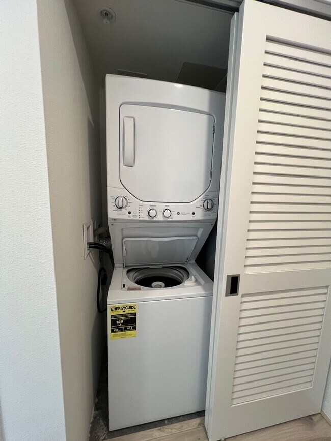 Building Photo - Brand New Kakaako Ililani Condo 2 bedroom ...