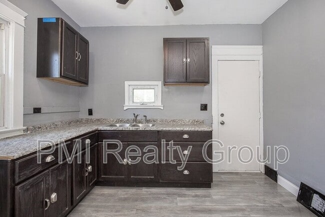 Building Photo - 12203 Castlewood Ave