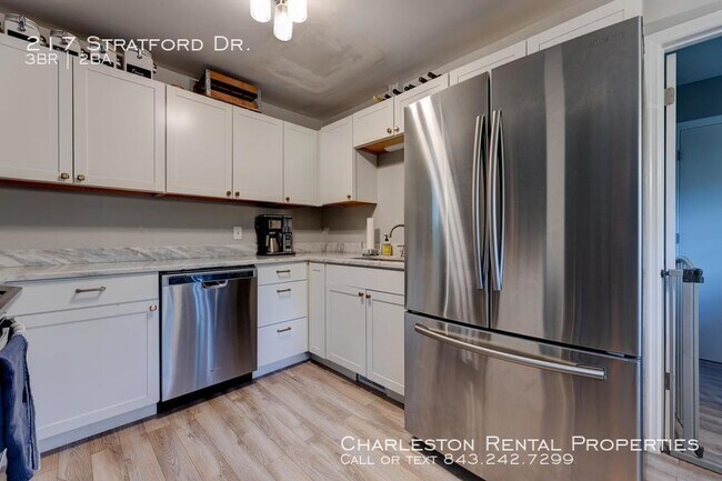 Building Photo - 217 Stratford Dr