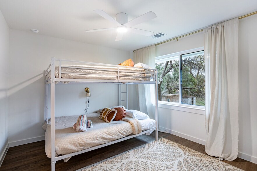 Building Photo - 1613 Berene Ave