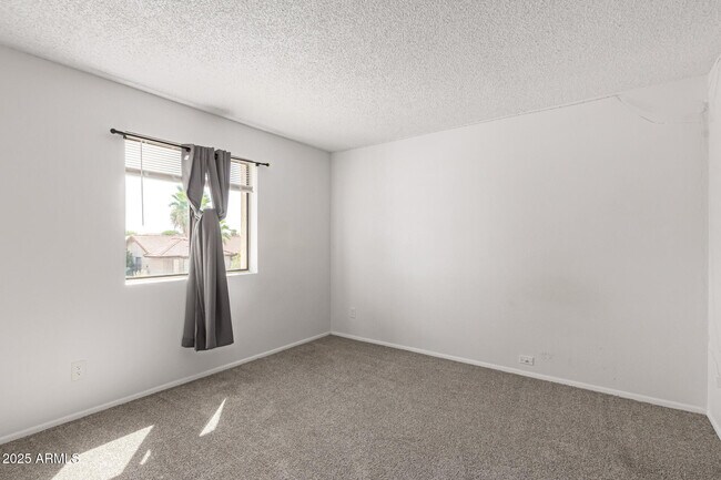 Building Photo - 15604 E Mustang Dr