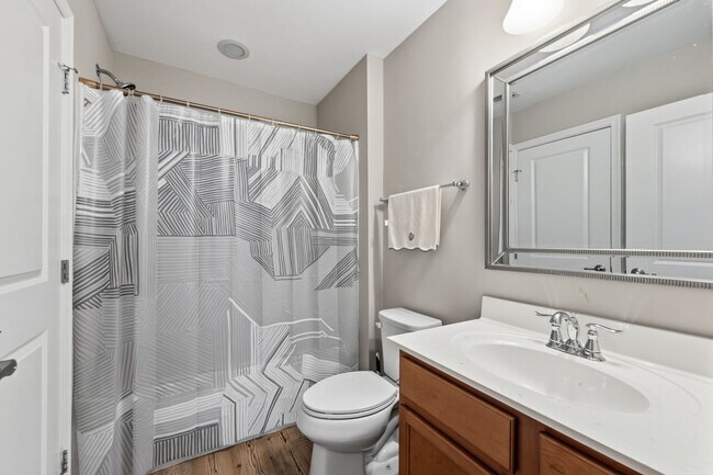 Building Photo - Stylish 3bd 3.5bath townhome for rent in the highly desirable Vermillion