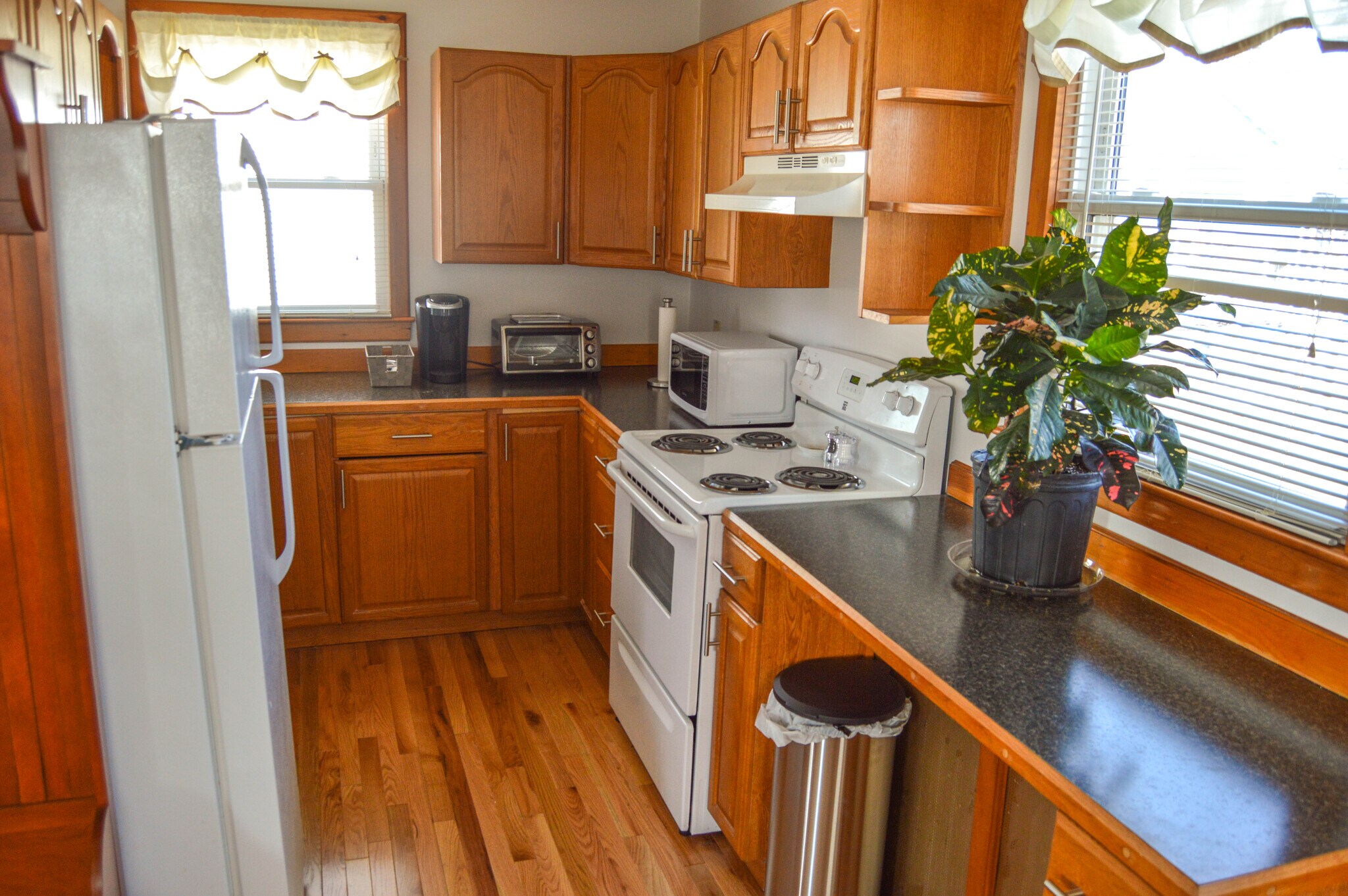 Building Photo - 18 Brooks Ave