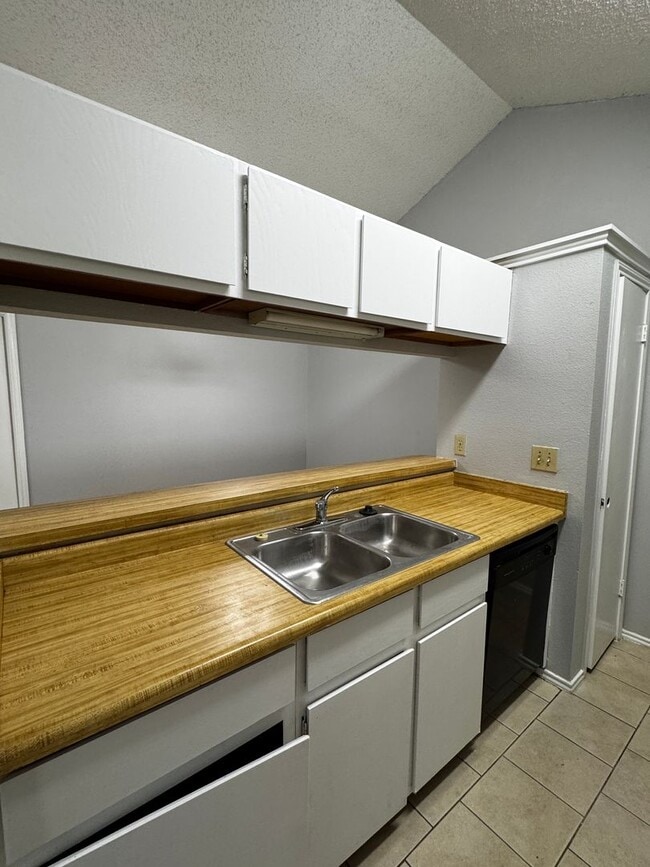 Building Photo - 14414 Watermill