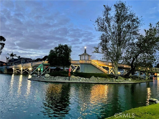 Building Photo - 330 Fallingstar