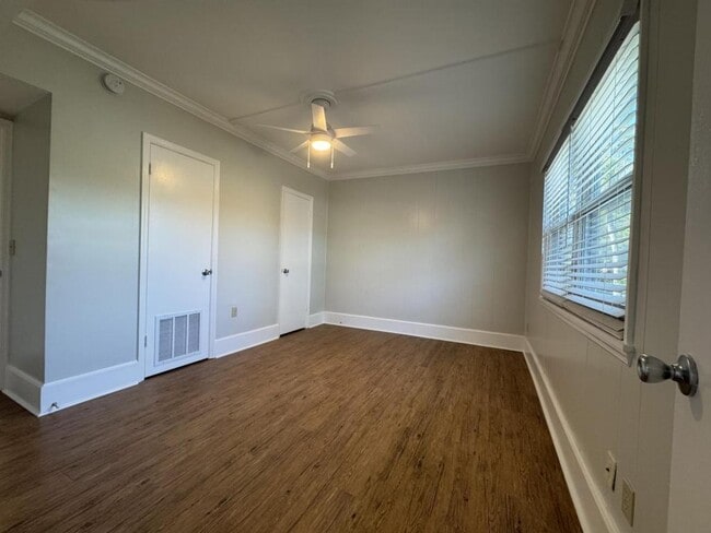 Building Photo - 303 3rd St