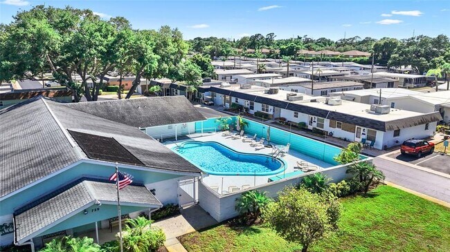 Building Photo - 325 Sky Loch Dr S