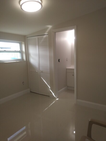 Building Photo - 11842 SW 37 Ter