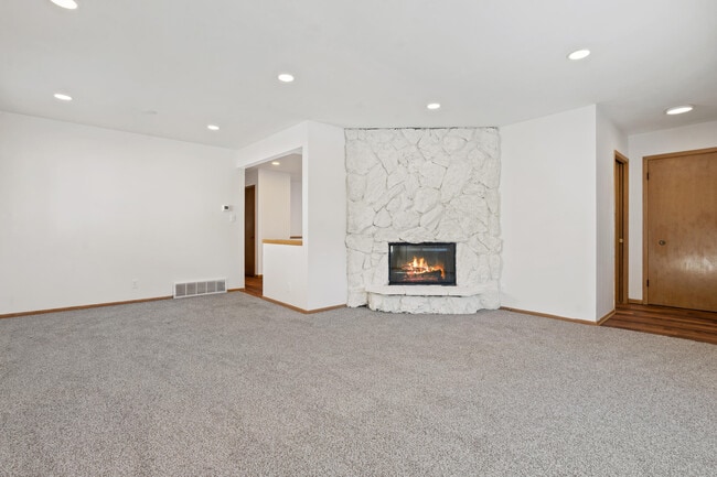 Building Photo - 2450 S 95th St