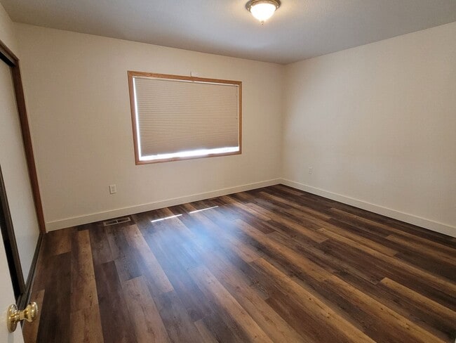 Building Photo - 4 Bedroom in the Country