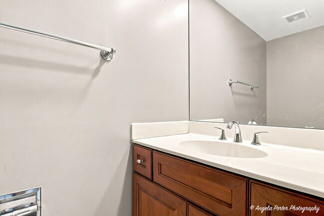 Building Photo - 246 Shadow Bend Dr