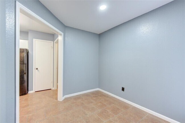 Building Photo - 12500 Sandpiper Dr