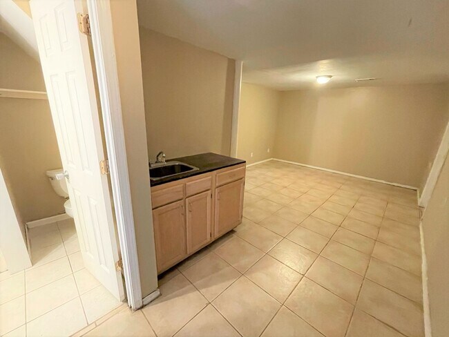 Building Photo - Large Duplex home with giant deck, parking, in quiet neighborhood, Available in June