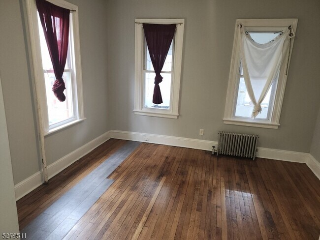 Building Photo - 556 Scotland Rd