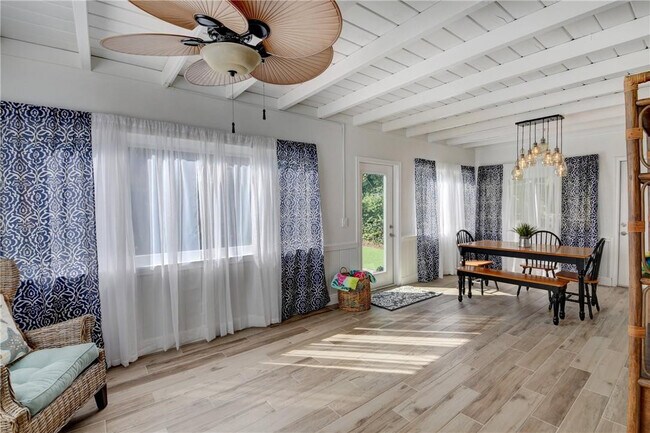 Building Photo - 10 S Swinton Cir