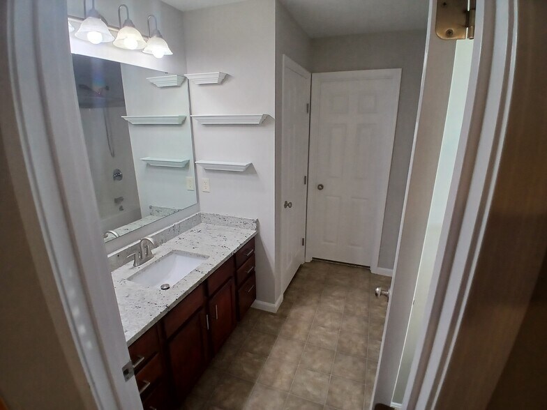 Building Photo - 1445 Urlage Dr