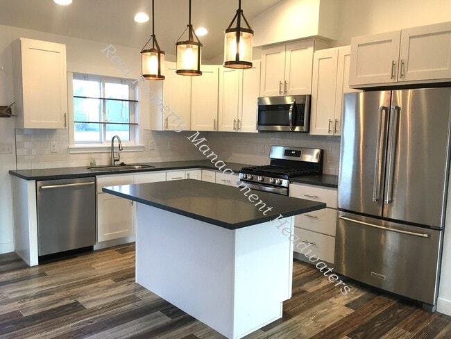 Building Photo - 3 Bedroom 2 Bath House For Rent