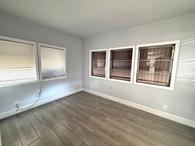 Building Photo - Charming Renovated 2-Bed / 1-Bath Mobile Home for Rent in Bradenton – Available Now!