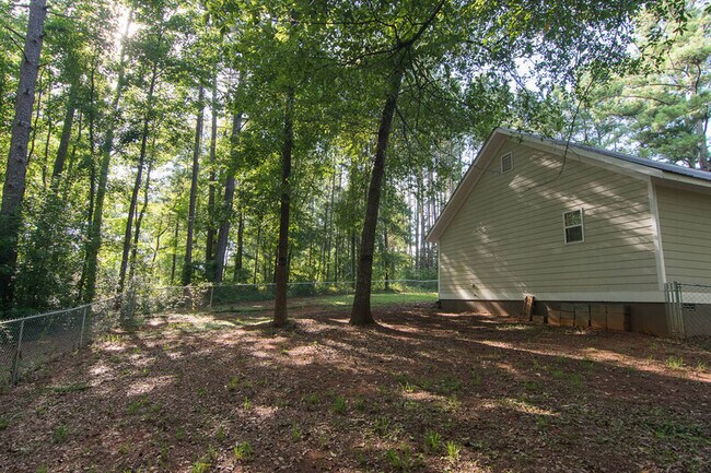 Building Photo - 2354 Airport Dr
