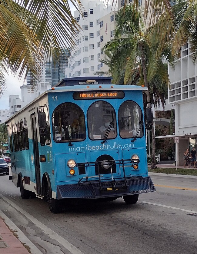 Free trolley - 100 Lincoln Rd