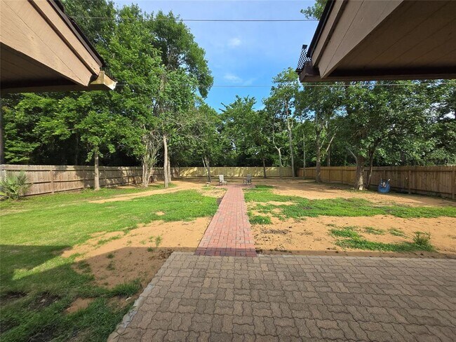 Building Photo - 4242 Honey Oaks Dr