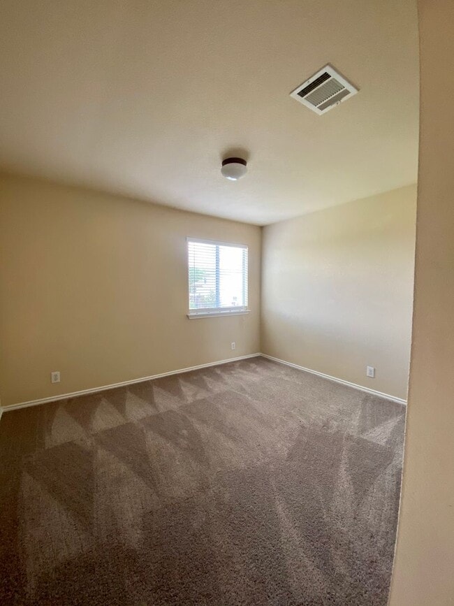 Building Photo - Charming New Braunfels Home Available for Immediate Move In
