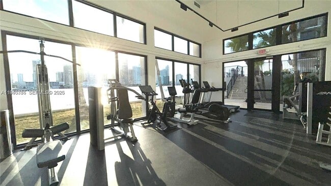 Building Photo - 801 N Venetian Dr