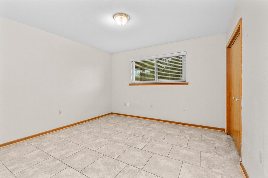 Building Photo - 5574 Houston Dr