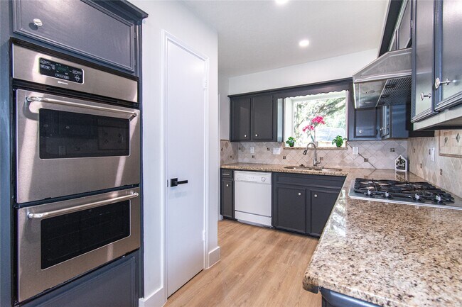 Building Photo - 822 Red Rock Canyon Dr