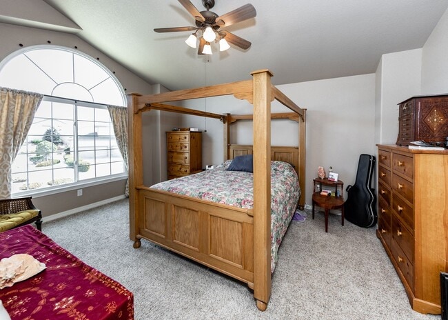Building Photo - Fabulous 6 bedroom + office D20 Home with ...
