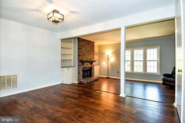 Building Photo - 10451 Malone Ct